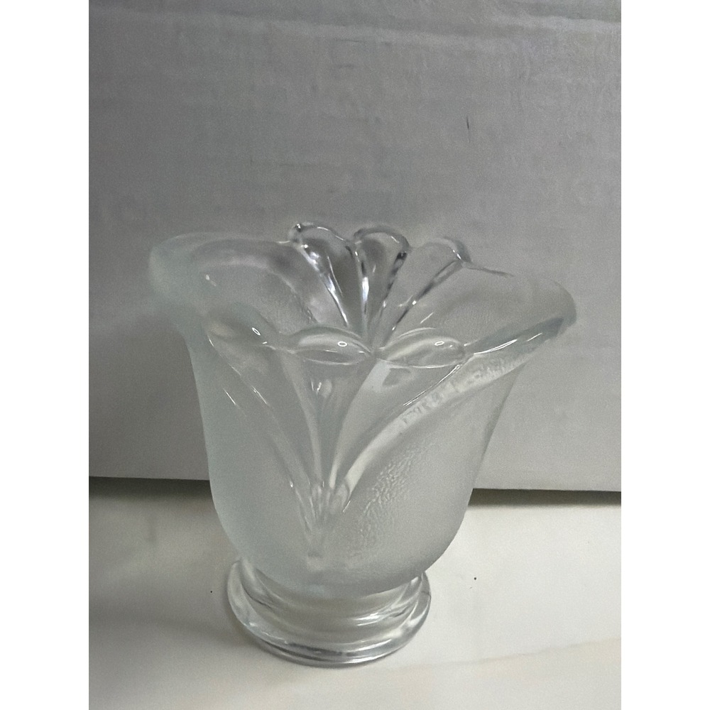 Crystal‎ Clear Industries Frosted Glass Tulip Vase Scalloped Flower Indonesia